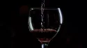 Știința din spatele vinului roșu: beneficiile sale surprinzătoare pentru sănătate și riscurile potențiale